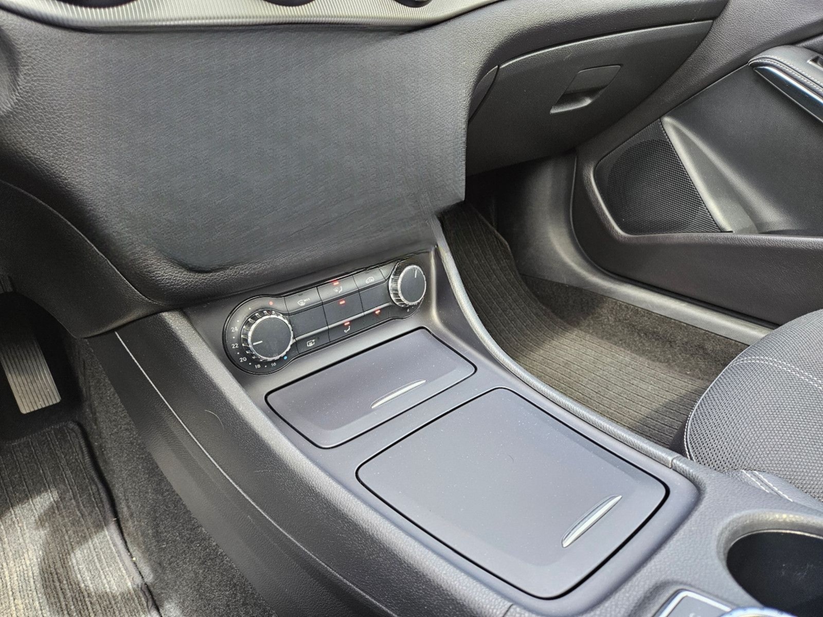 Mercedes-Benz GLA 200 CDI Automatik Panoramaglasdach Navi AHK foto 20