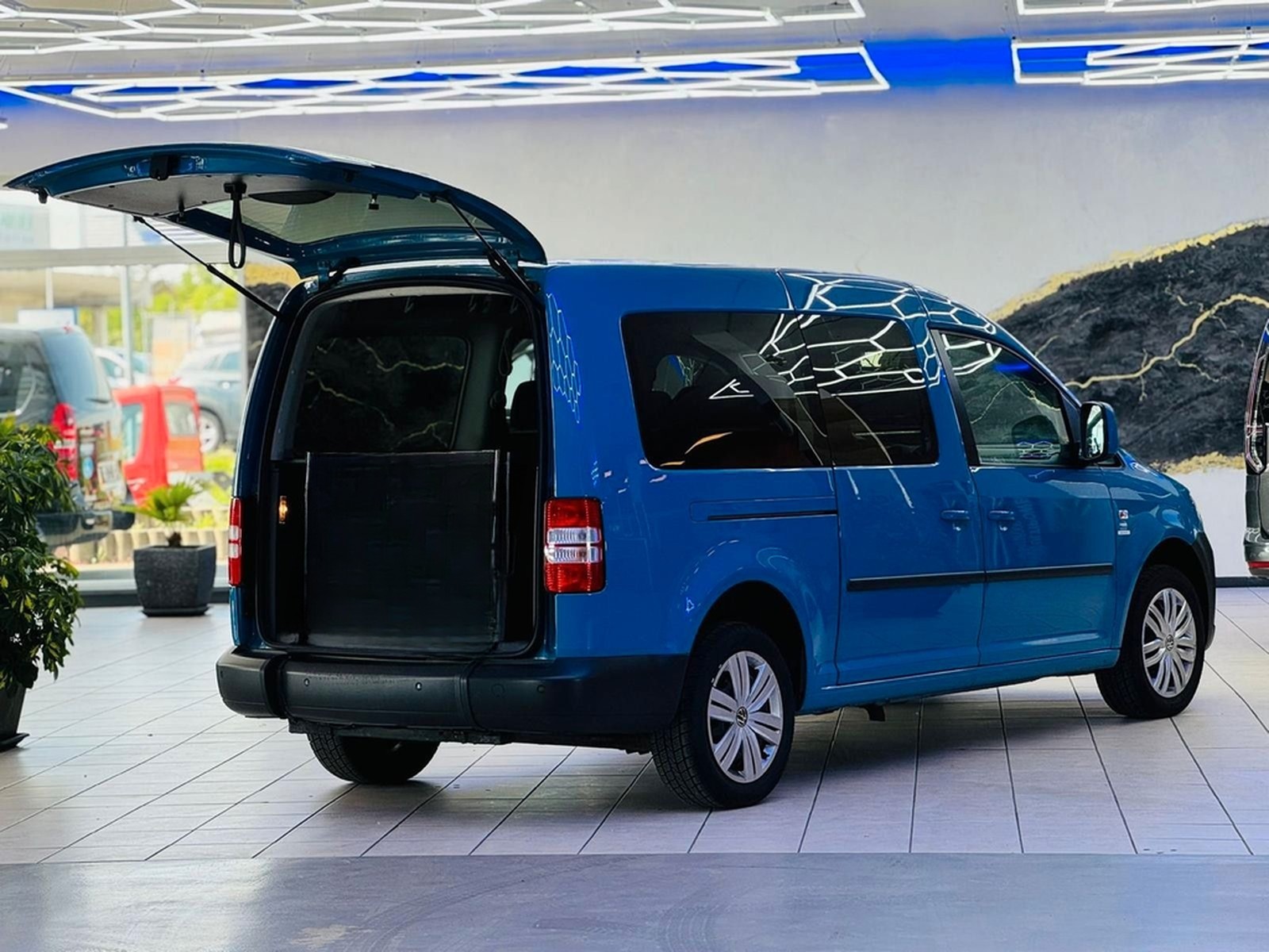 Volkswagen Caddy-Maxi-DSG-Behindertengerecht-Rampe- foto 2