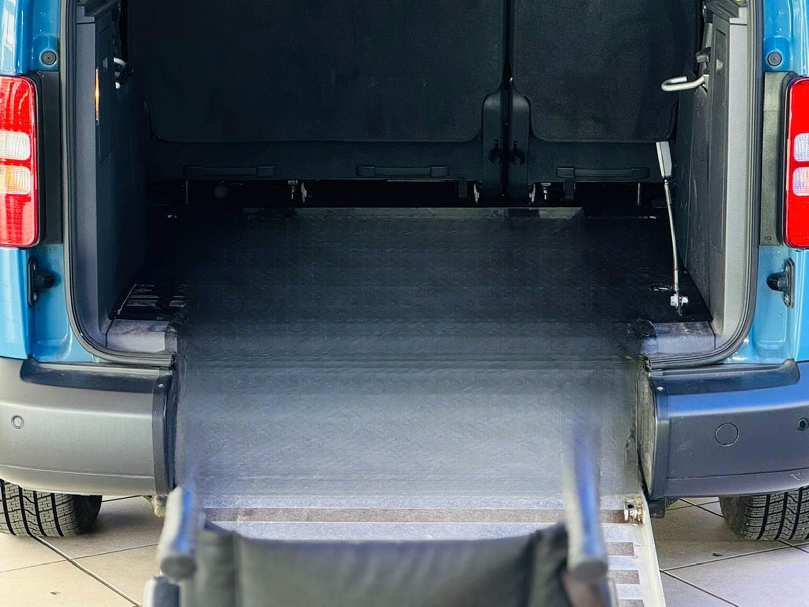 Volkswagen Caddy-Maxi-DSG-Behindertengerecht-Rampe- foto 16