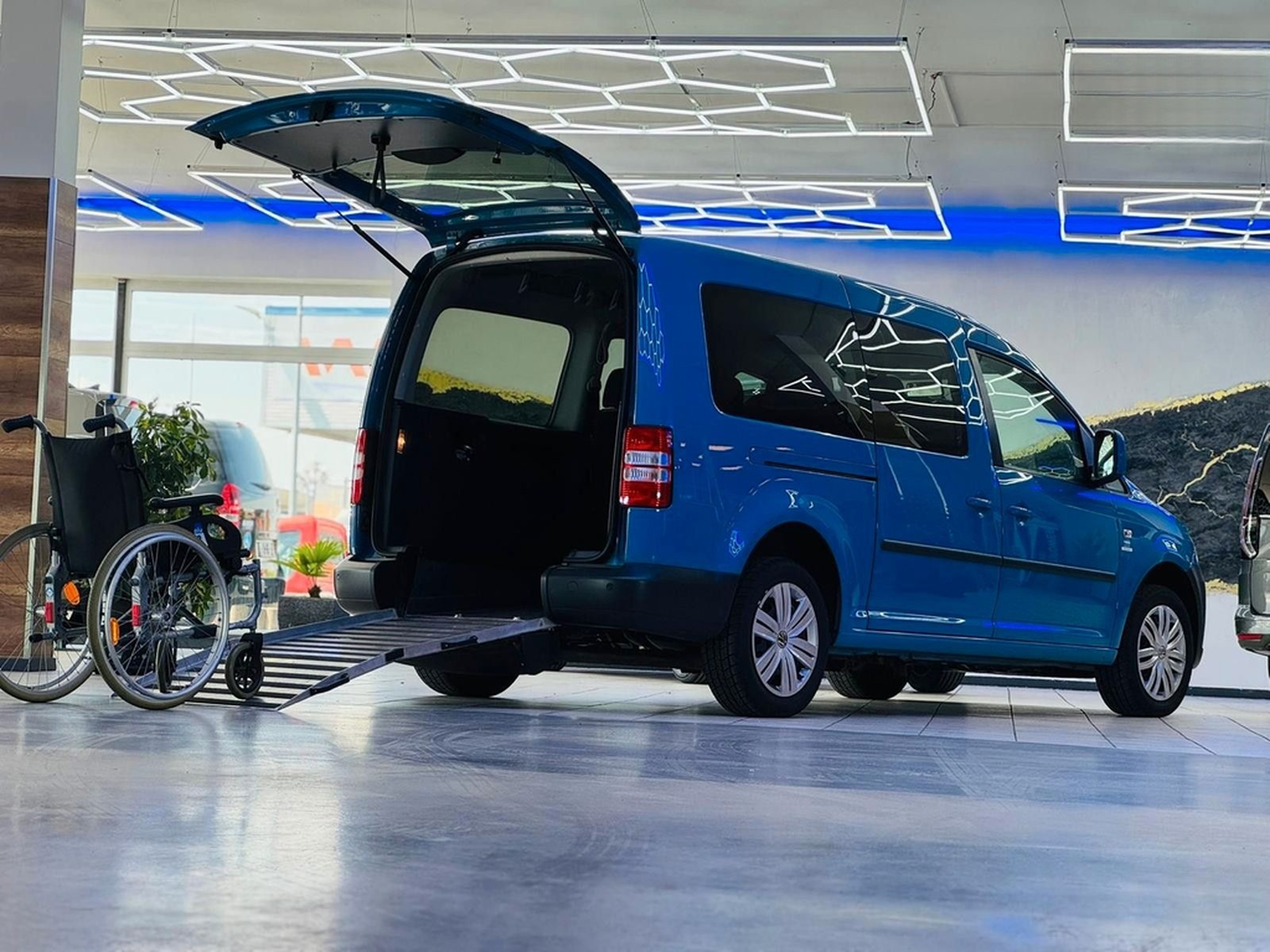 Volkswagen Caddy-Maxi-DSG-Behindertengerecht-Rampe- foto 3