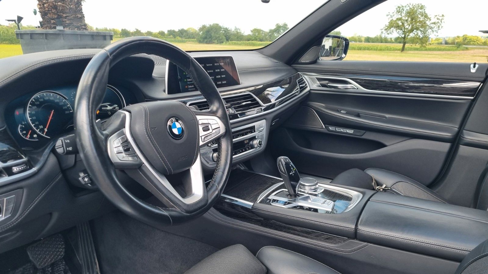 BMW 750 i M PERFORMANCE PAKET foto 14
