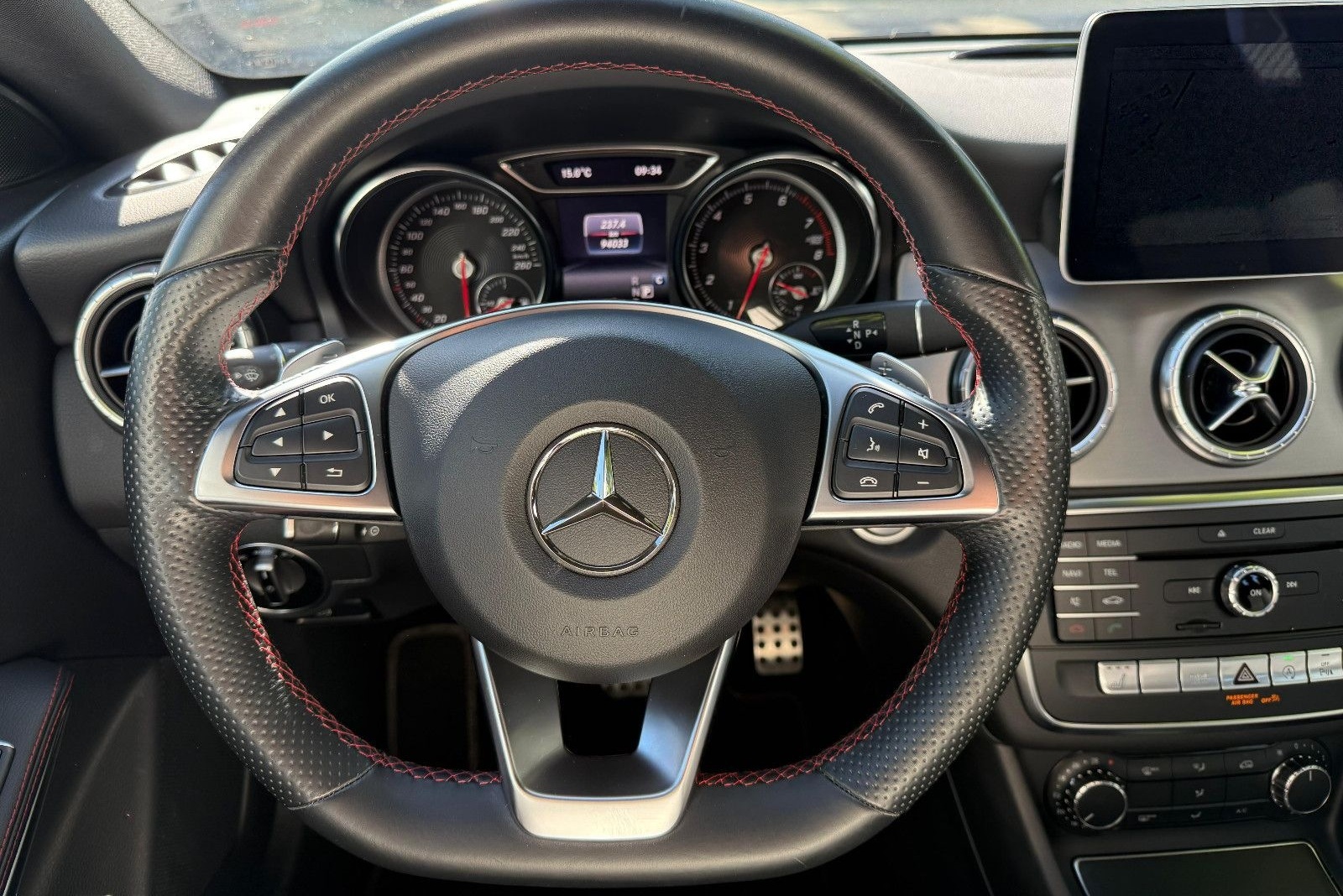 Mercedes-Benz CLA 180 Shooting Brake AMG Line NAVI/LED/TEMP. foto 11