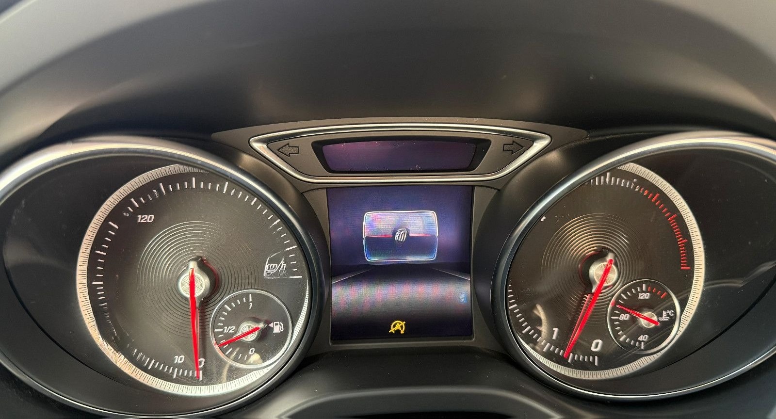 Mercedes-Benz CLA 180 Shooting Brake AMG Line NAVI/LED/TEMP. foto 13