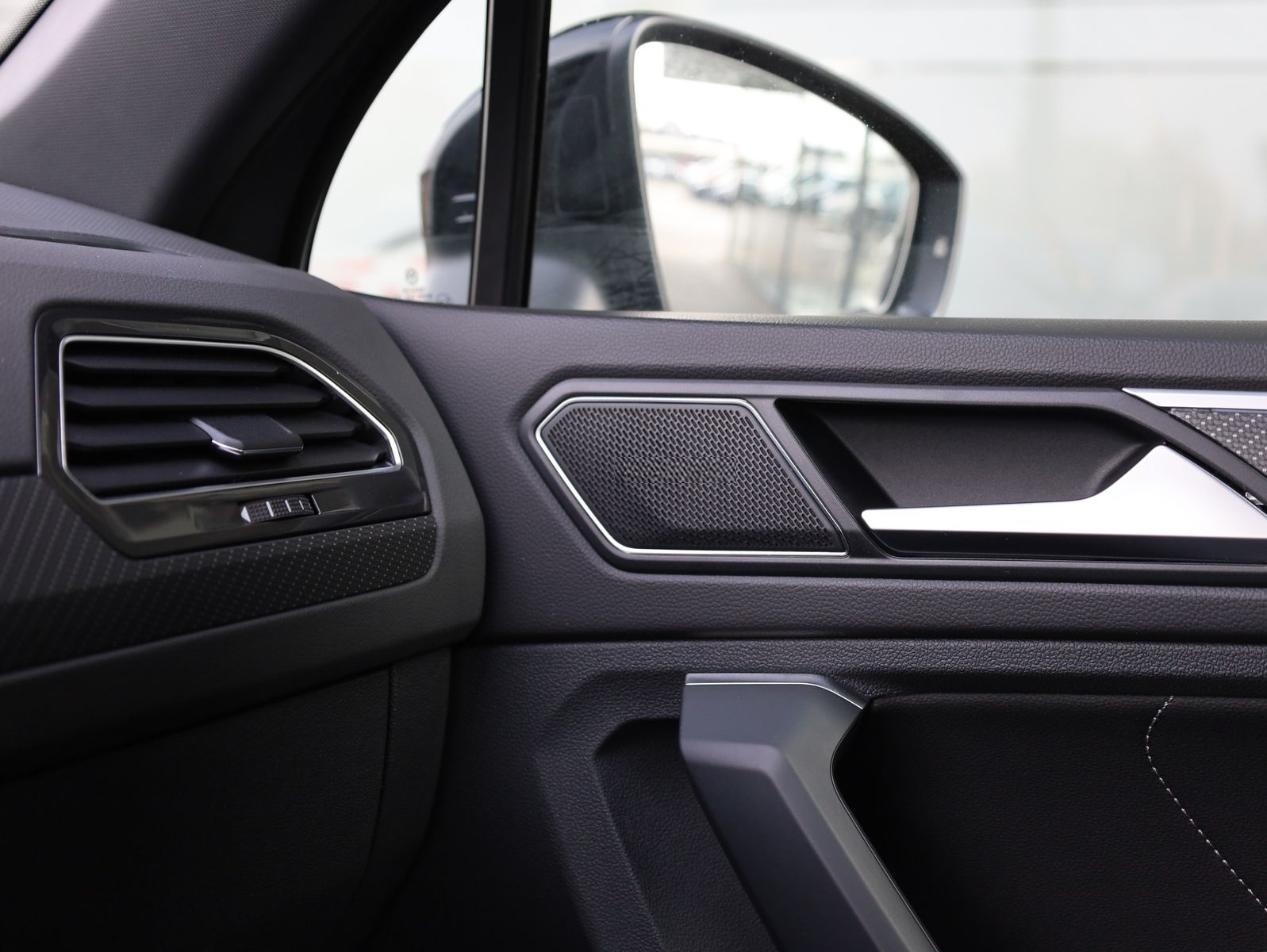 Volkswagen Tiguan R-Line*AHK*Virtual*Pano*ACC*MatrixLED*20" foto 23