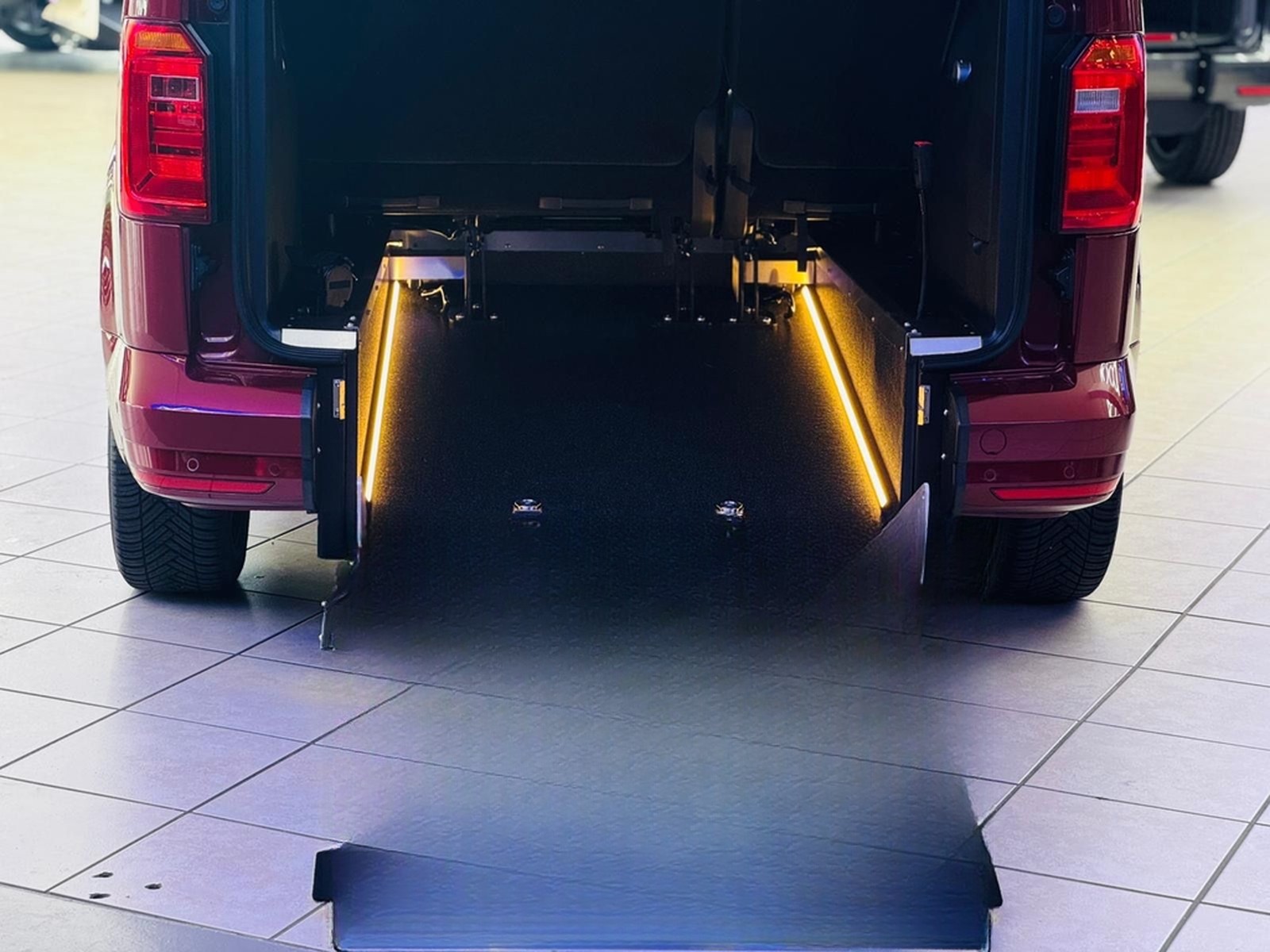 Volkswagen Caddy Behindertengerecht-Rampe foto 11