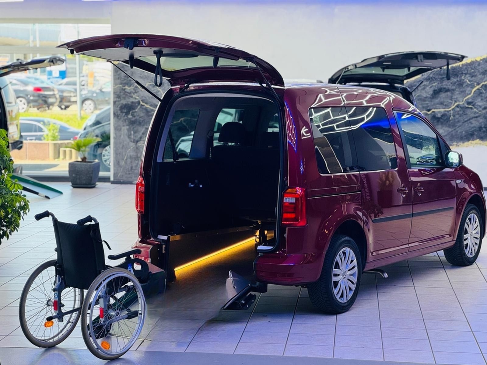 Volkswagen Caddy Behindertengerecht-Rampe foto 4