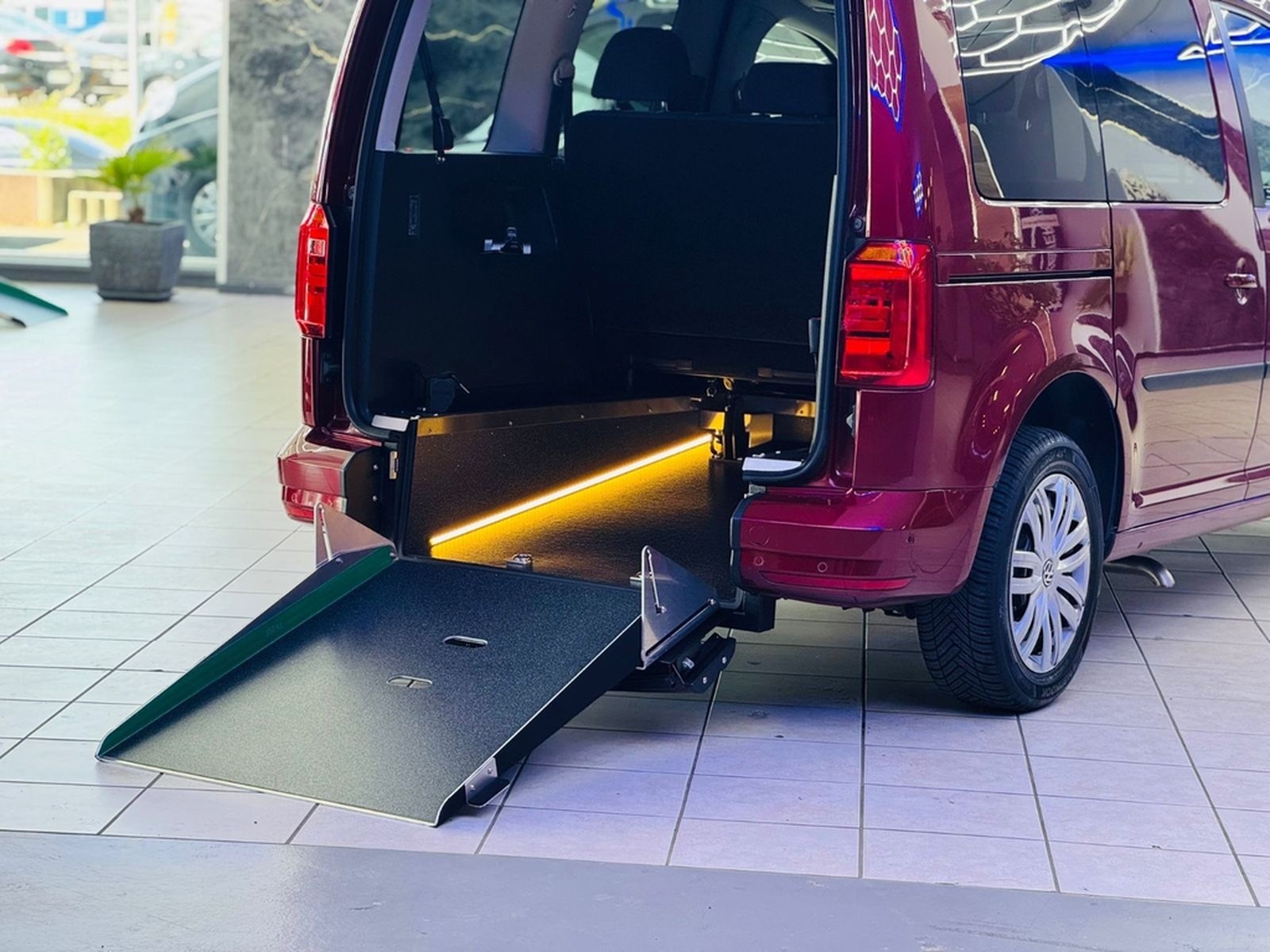 Volkswagen Caddy Behindertengerecht-Rampe foto 7