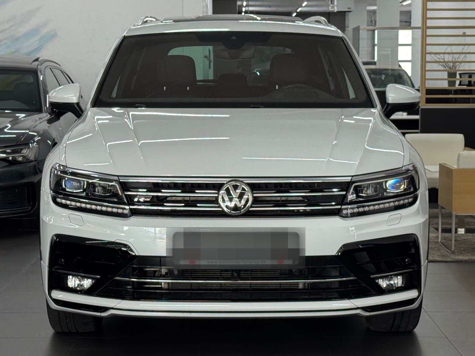 Volkswagen Tiguan 2.0 TDI R-LINE 4x4 PANO/AHK/LED/DYNAUDIO! foto 2