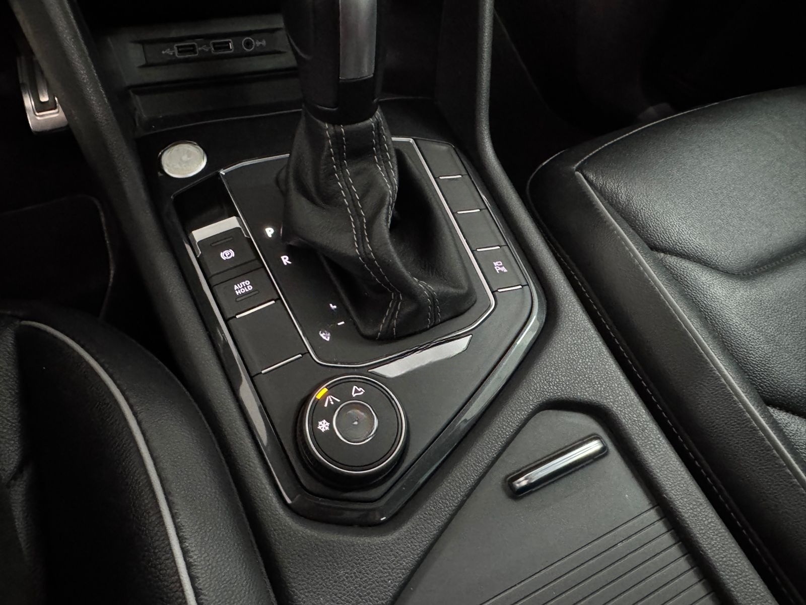 Volkswagen Tiguan 2.0 TDI R-LINE 4x4 PANO/AHK/LED/DYNAUDIO! foto 16