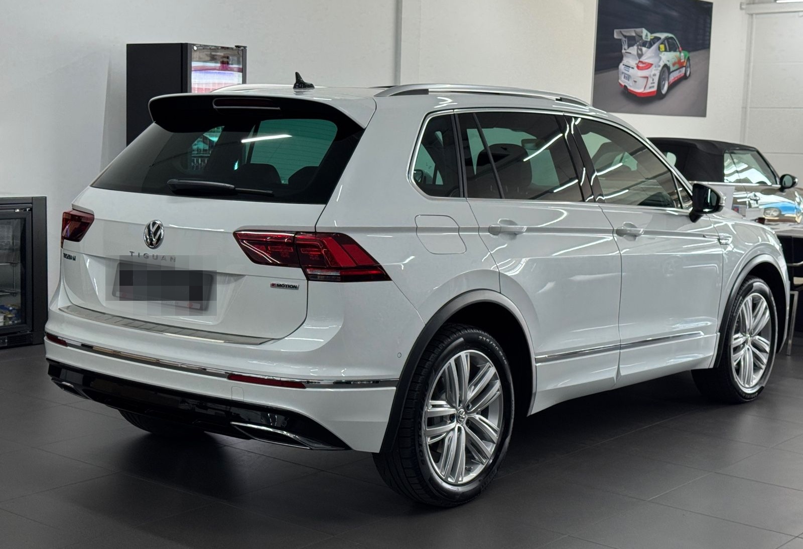 Volkswagen Tiguan 2.0 TDI R-LINE 4x4 PANO/AHK/LED/DYNAUDIO! foto 4
