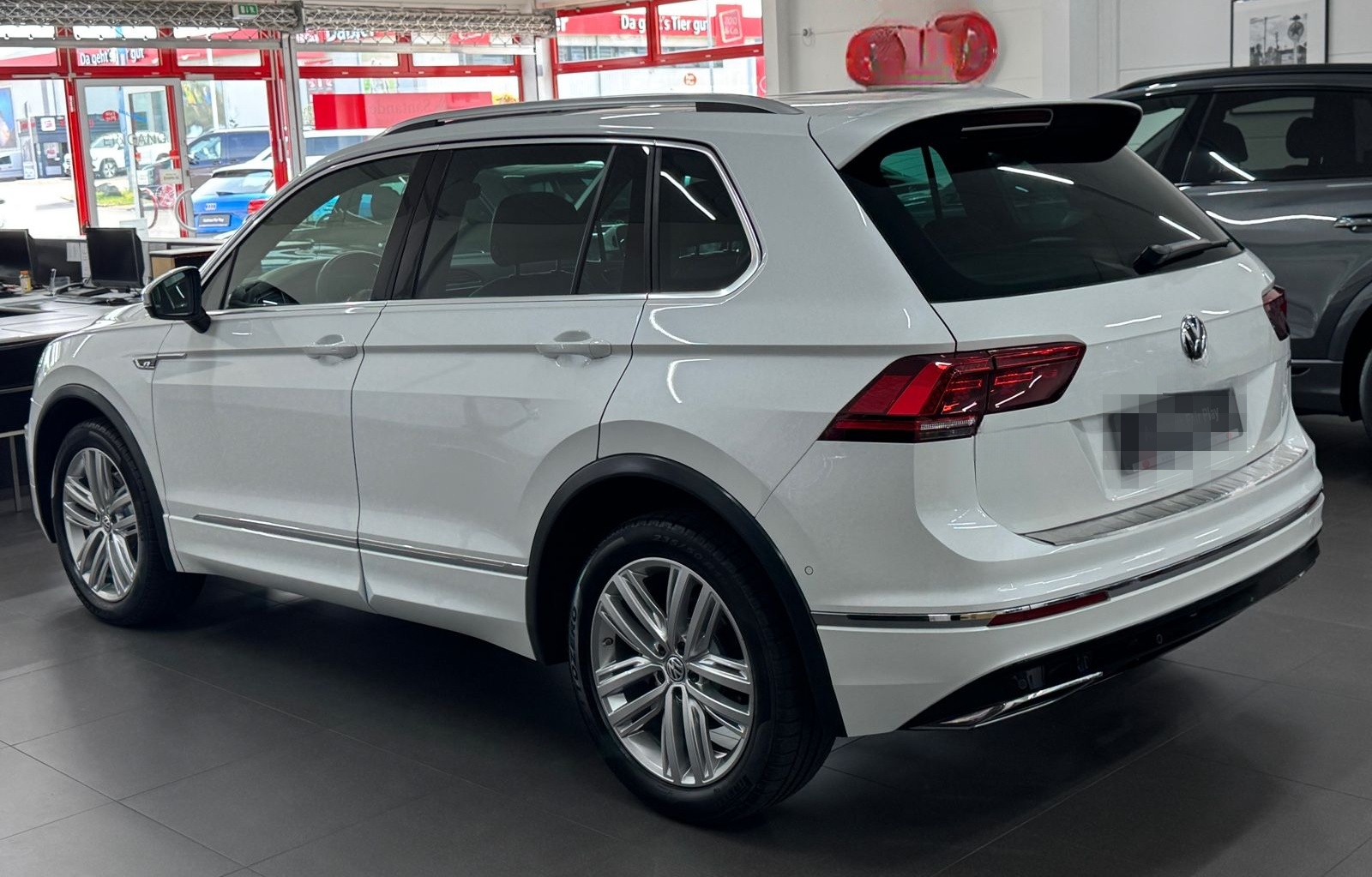 Volkswagen Tiguan 2.0 TDI R-LINE 4x4 PANO/AHK/LED/DYNAUDIO! foto 6