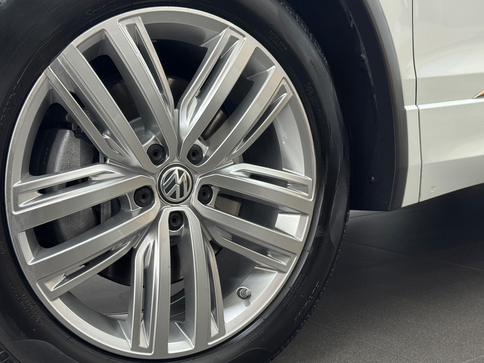 Volkswagen Tiguan 2.0 TDI R-LINE 4x4 PANO/AHK/LED/DYNAUDIO! foto 7