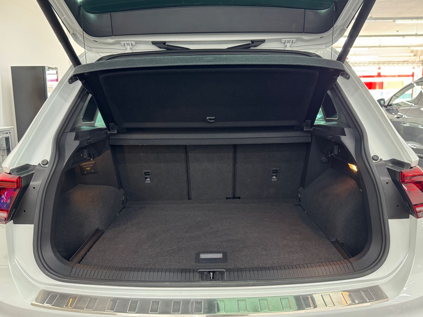 Volkswagen Tiguan 2.0 TDI R-LINE 4x4 PANO/AHK/LED/DYNAUDIO! foto 9