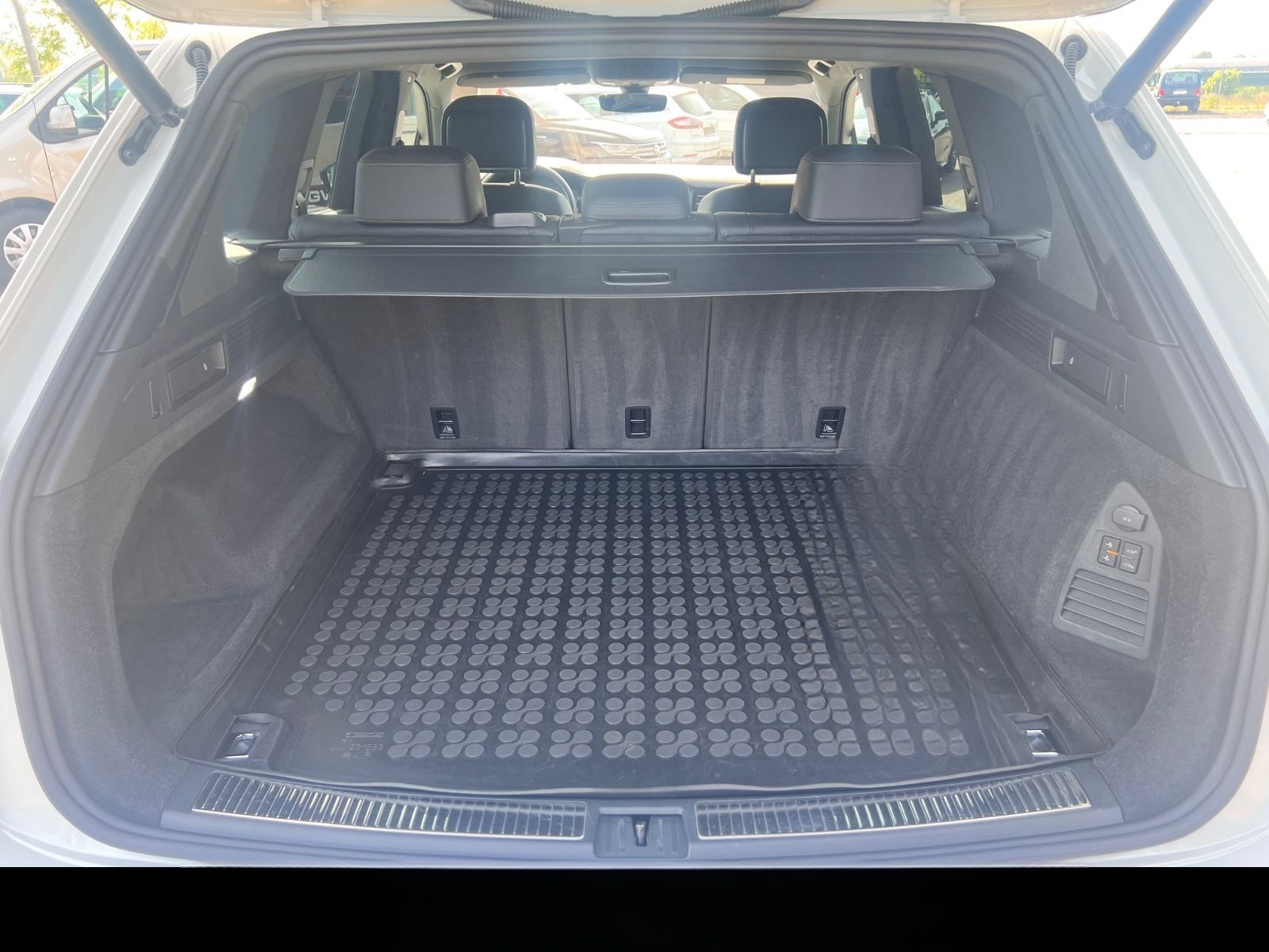 Volkswagen Touareg 3.0 TDI 4Motion R-Line AHK Leder Standh foto 17