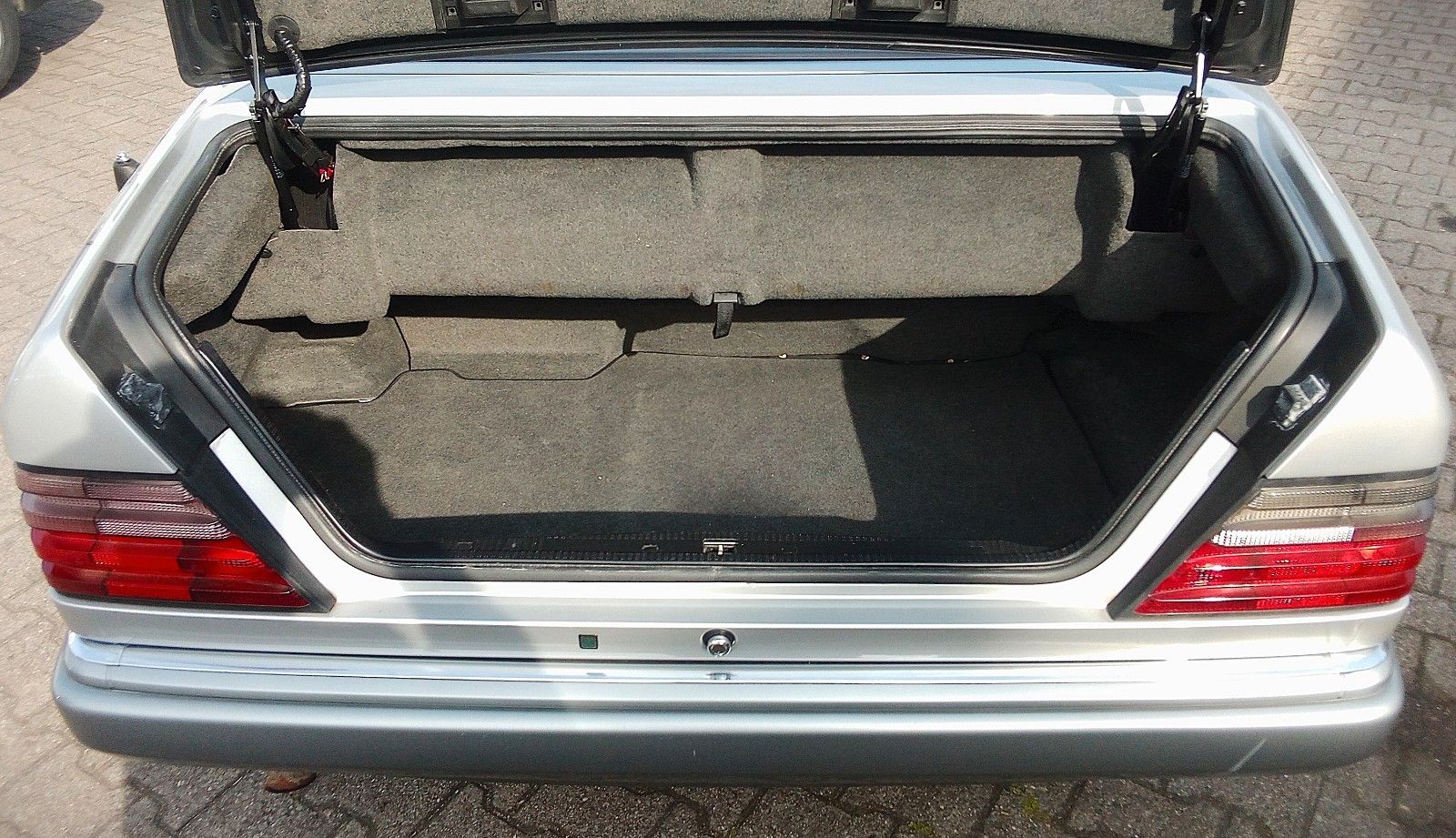 Mercedes-Benz E 200 C124 W124 Cabriolet foto 14