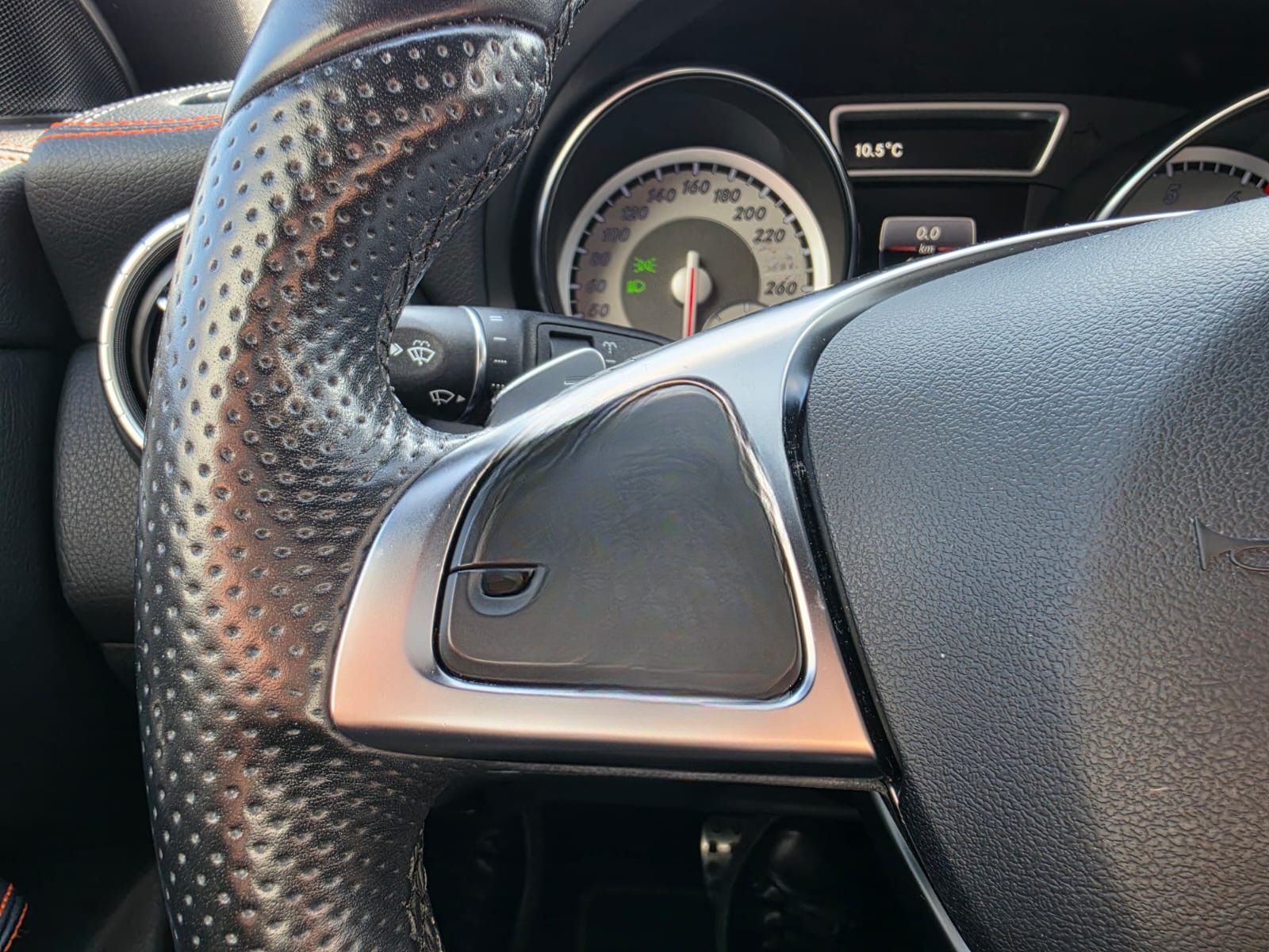 Mercedes-Benz CLA 200 Shooting Brake ORANGE ART EDITION/AMG foto 11