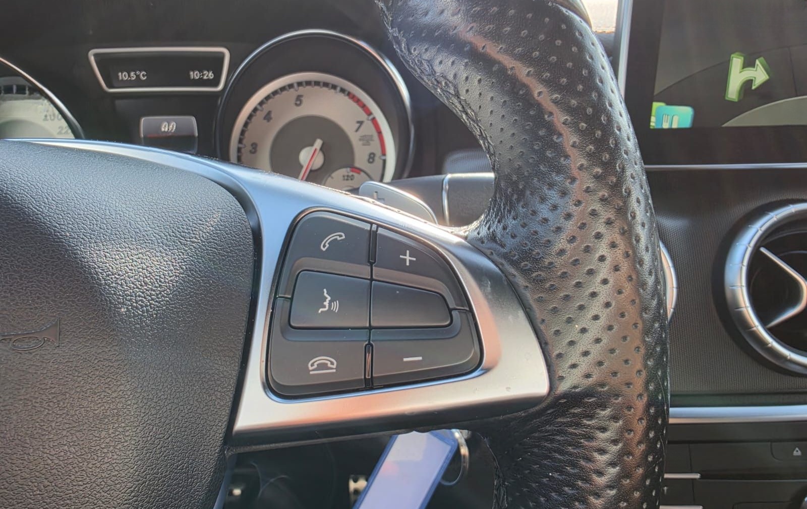 Mercedes-Benz CLA 200 Shooting Brake ORANGE ART EDITION/AMG foto 12