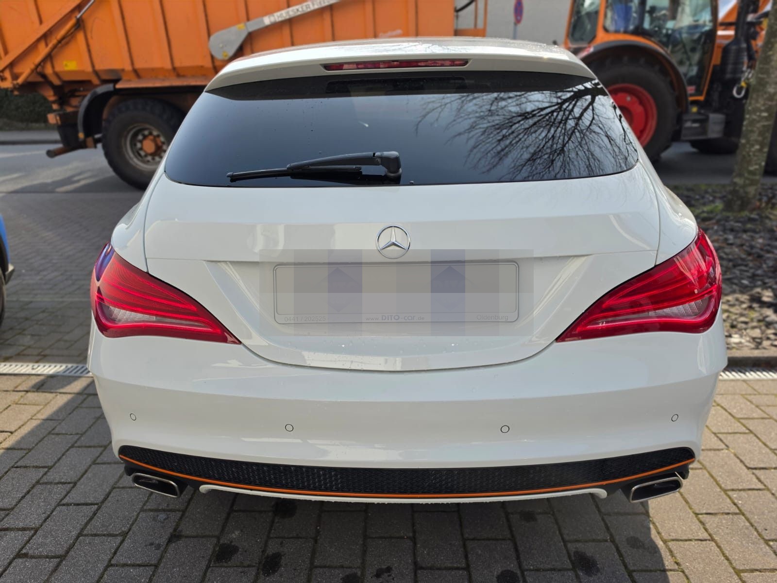 Mercedes-Benz CLA 200 Shooting Brake ORANGE ART EDITION/AMG foto 4