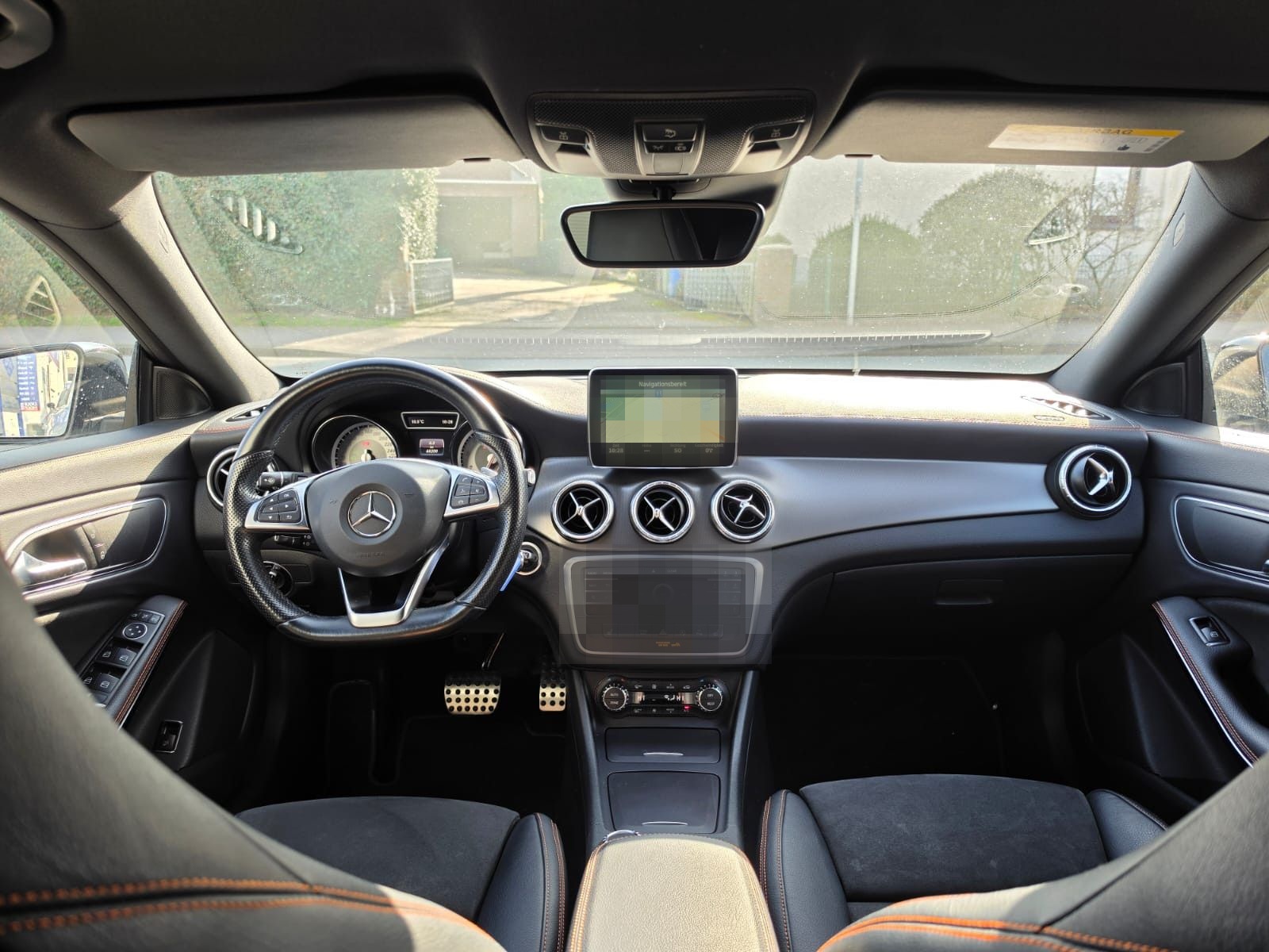 Mercedes-Benz CLA 200 Shooting Brake ORANGE ART EDITION/AMG foto 8