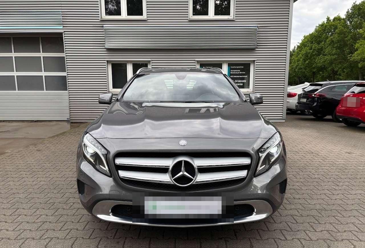 Mercedes-Benz GLA 200 d 7G-DCT  Score / Urban  foto 2