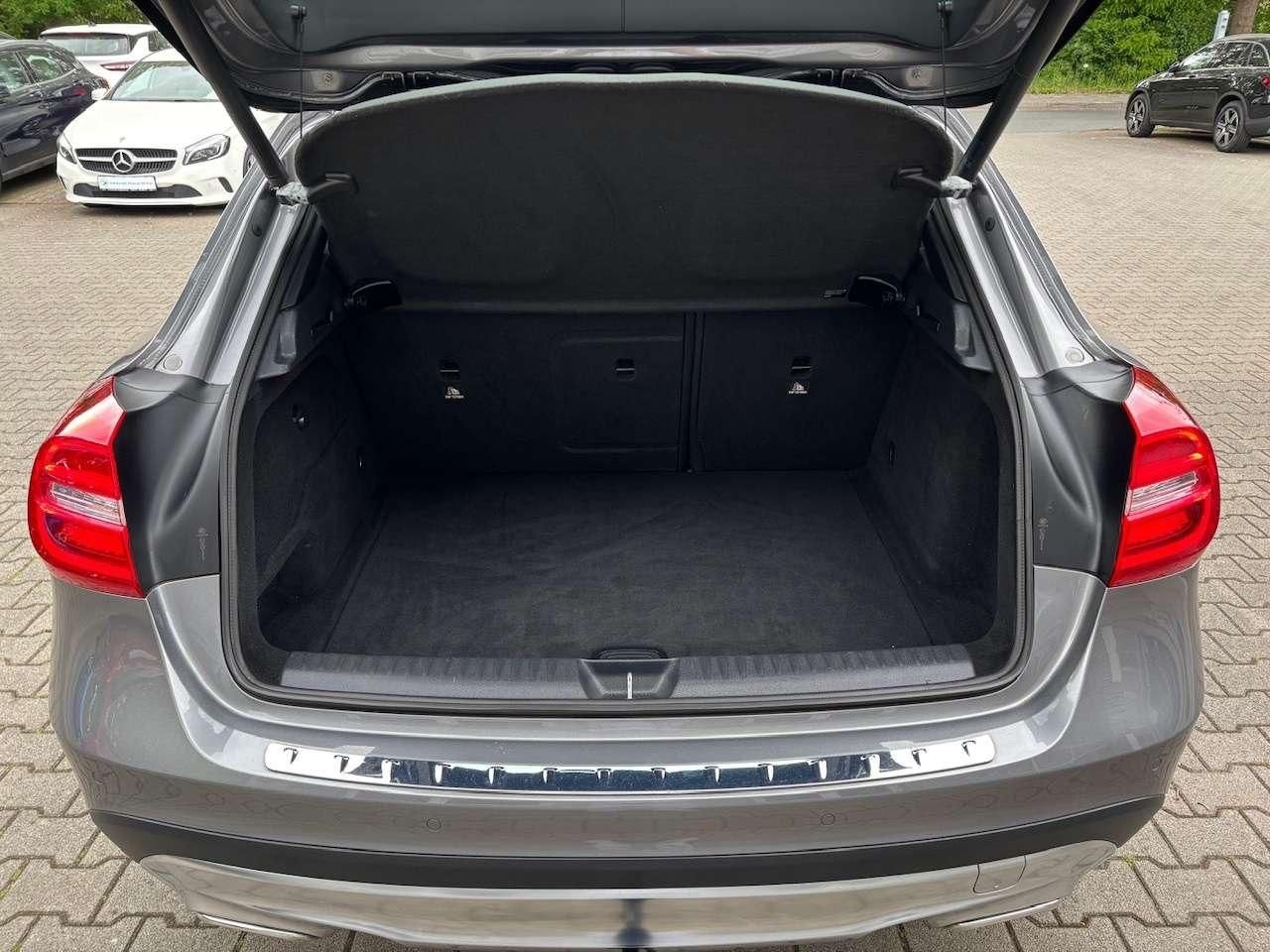 Mercedes-Benz GLA 200 d 7G-DCT  Score / Urban  foto 11