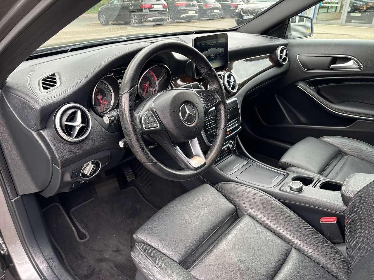 Mercedes-Benz GLA 200 d 7G-DCT  Score / Urban  foto 16