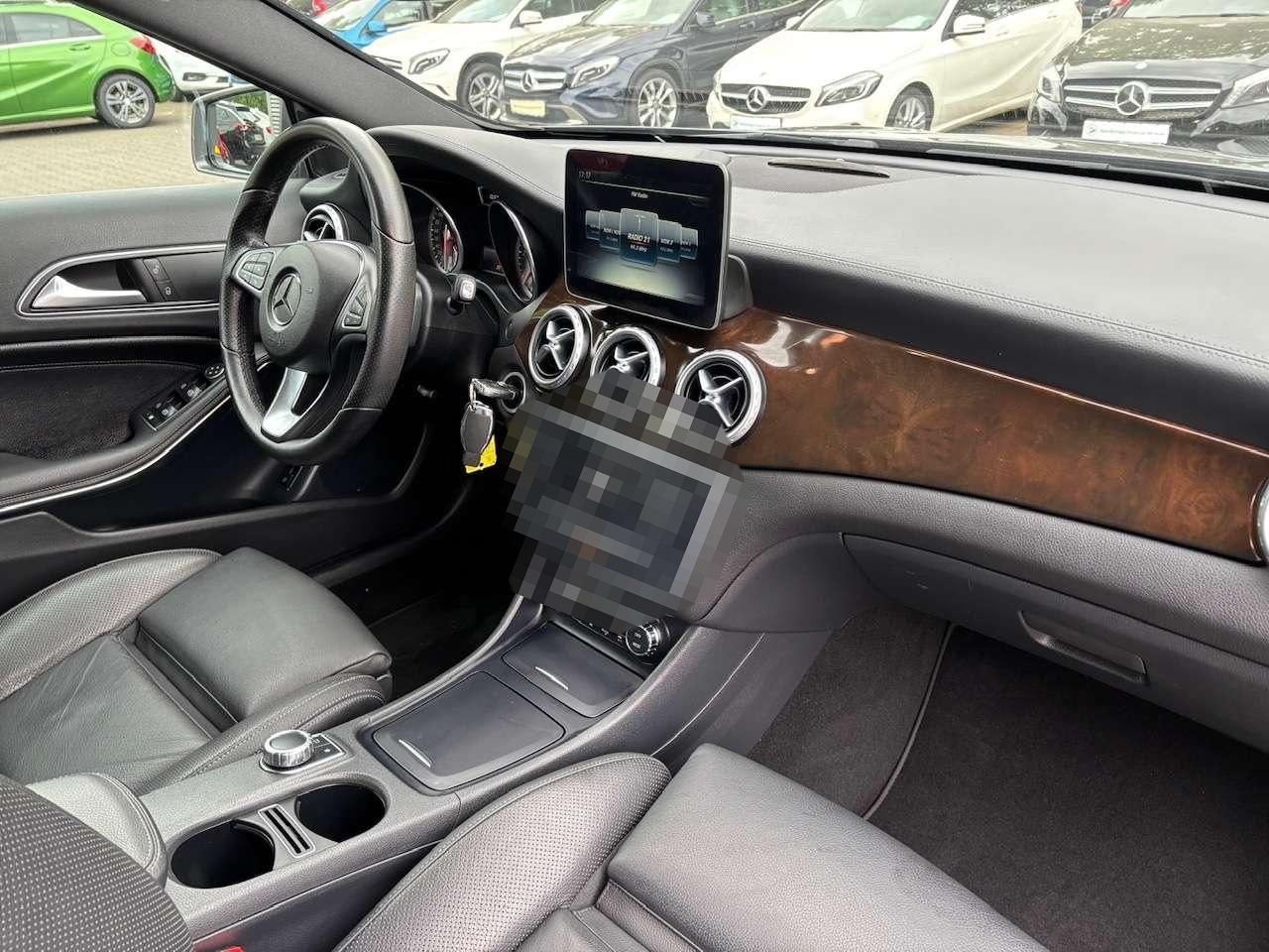 Mercedes-Benz GLA 200 d 7G-DCT  Score / Urban  foto 17