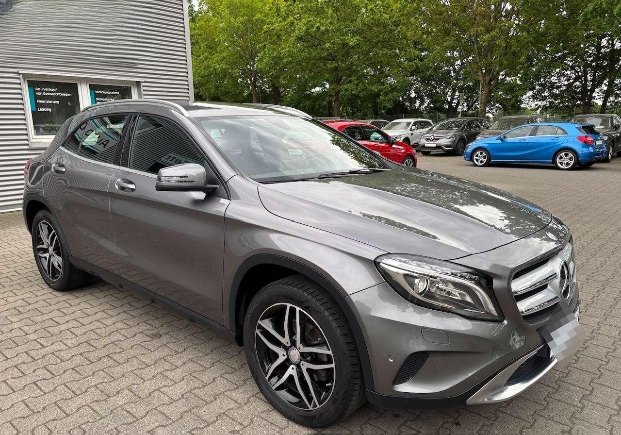 Mercedes-Benz GLA 200 d 7G-DCT  Score / Urban  foto 3