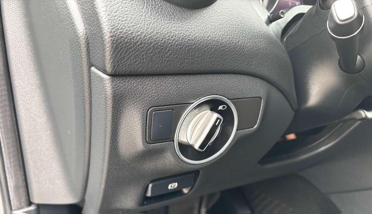 Mercedes-Benz GLA 200 d 7G-DCT  Score / Urban  foto 23