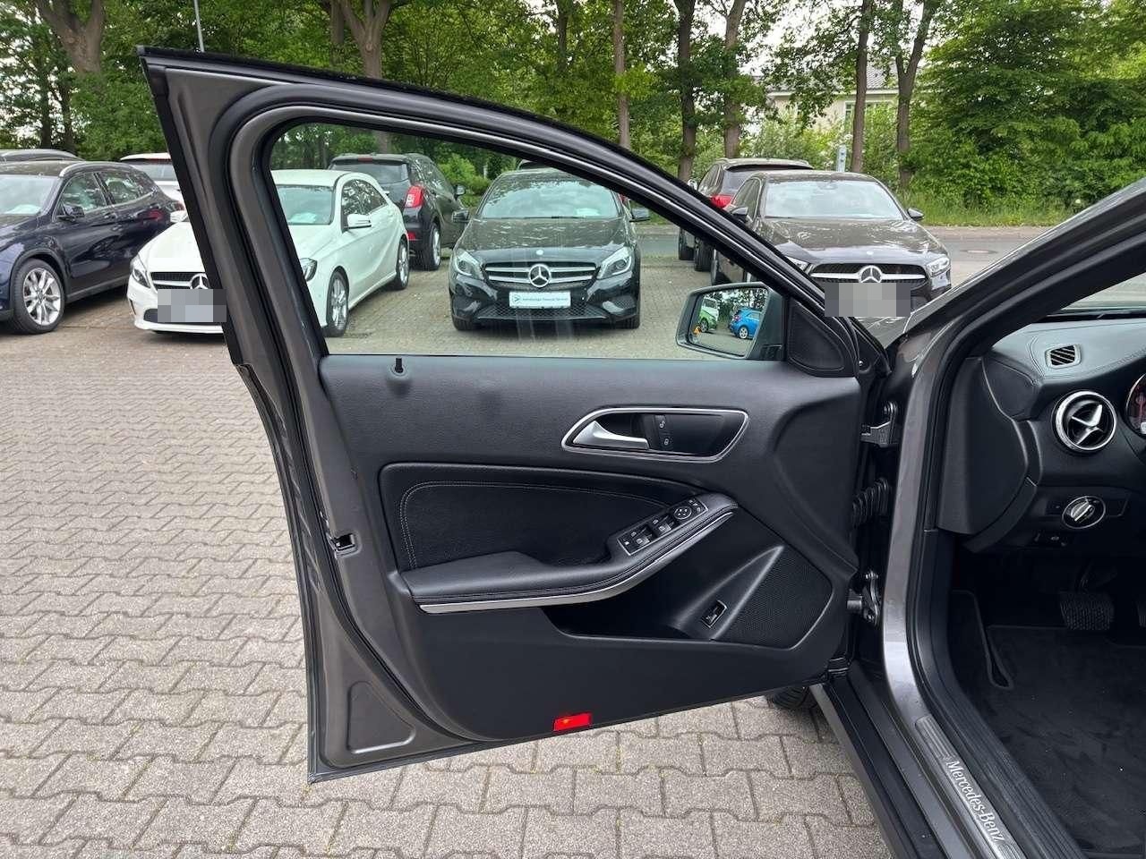 Mercedes-Benz GLA 200 d 7G-DCT  Score / Urban  foto 24