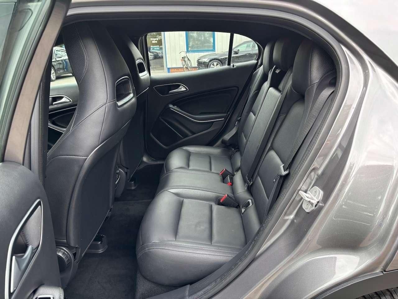 Mercedes-Benz GLA 200 d 7G-DCT  Score / Urban  foto 27