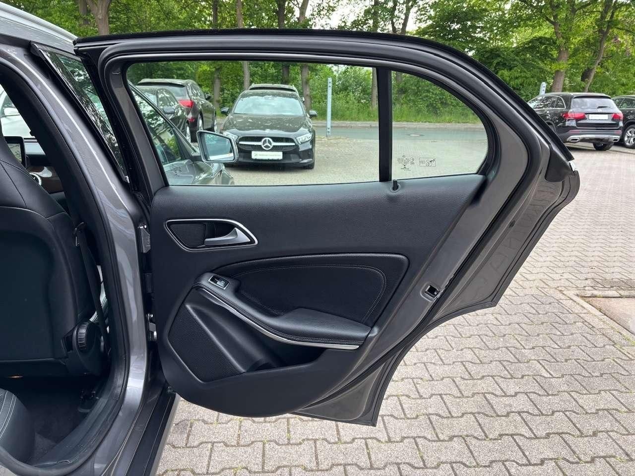 Mercedes-Benz GLA 200 d 7G-DCT  Score / Urban  foto 28