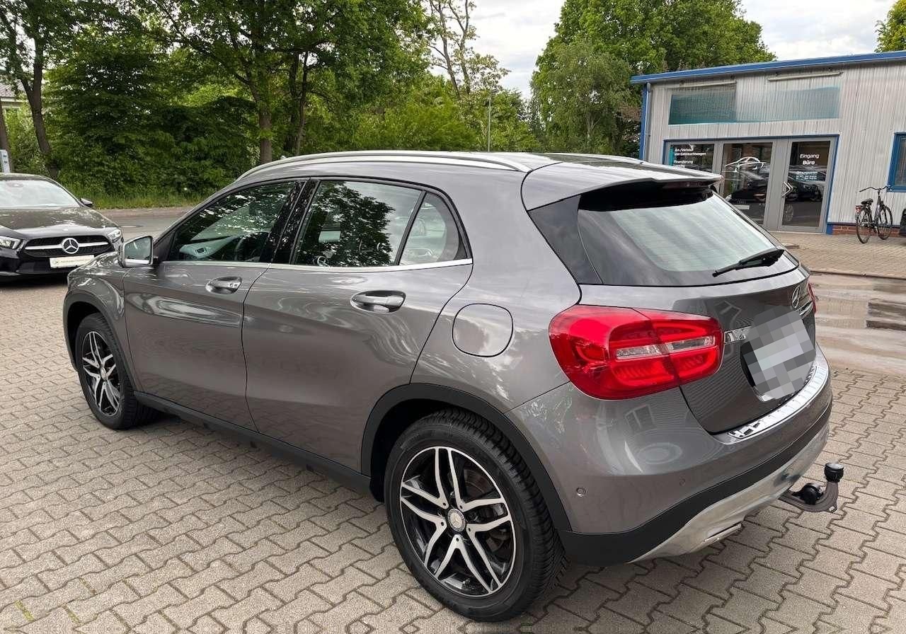 Mercedes-Benz GLA 200 d 7G-DCT  Score / Urban  foto 6