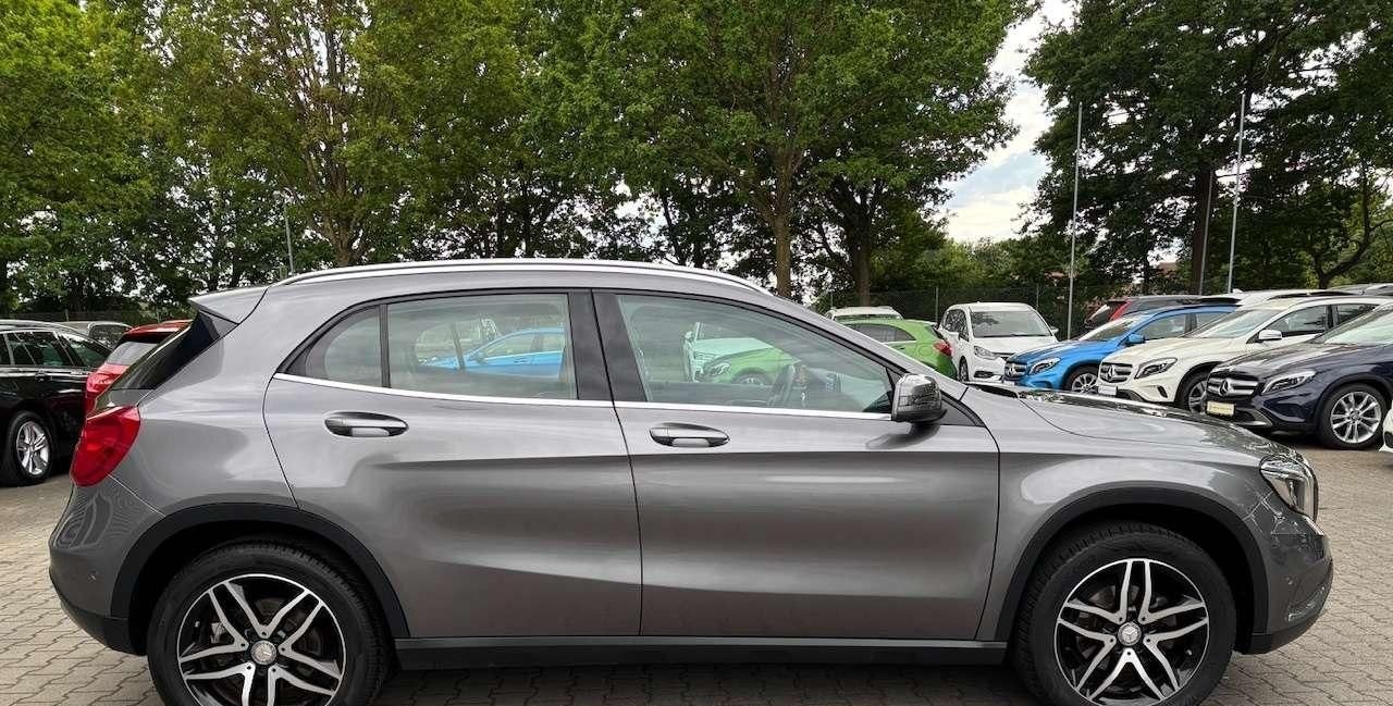 Mercedes-Benz GLA 200 d 7G-DCT  Score / Urban  foto 8