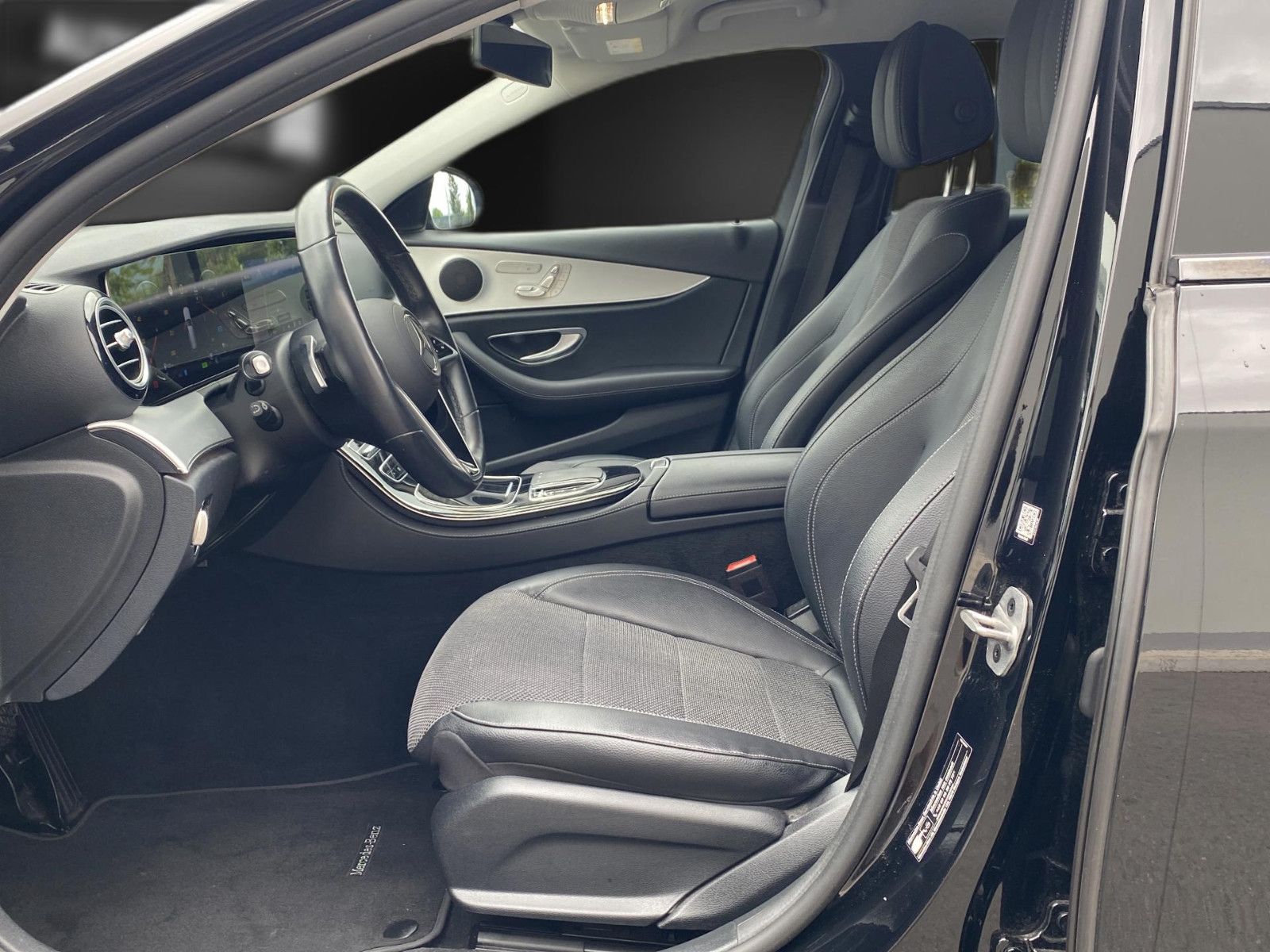 Mercedes-Benz E 300 de ALLRAD AMG Night*Distro*HUD*Memory*LED foto 14