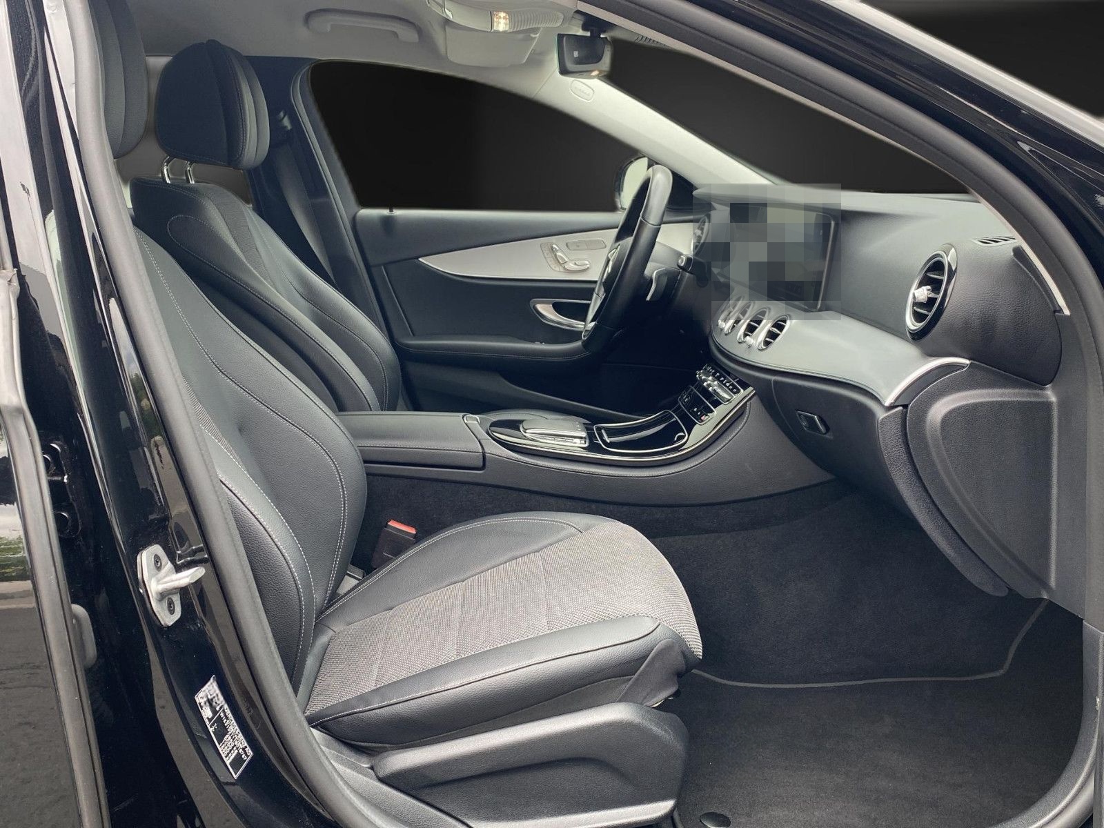 Mercedes-Benz E 300 de ALLRAD AMG Night*Distro*HUD*Memory*LED foto 15