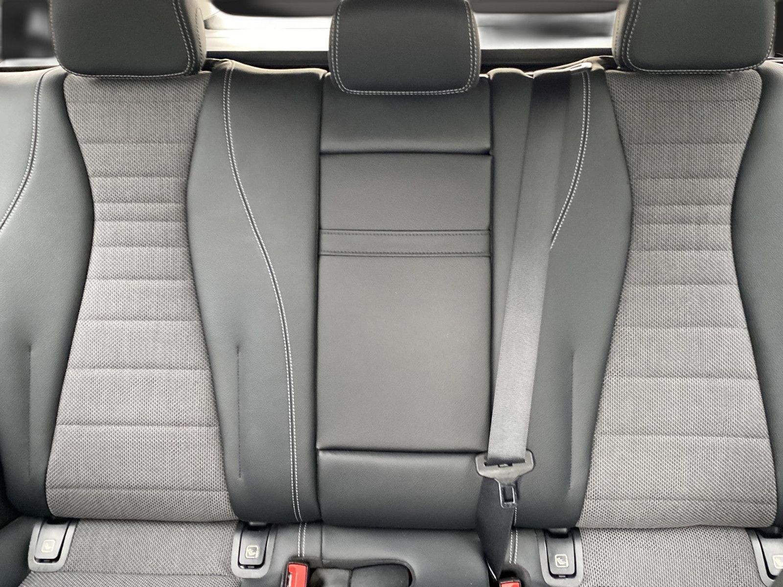 Mercedes-Benz E 300 de ALLRAD AMG Night*Distro*HUD*Memory*LED foto 17