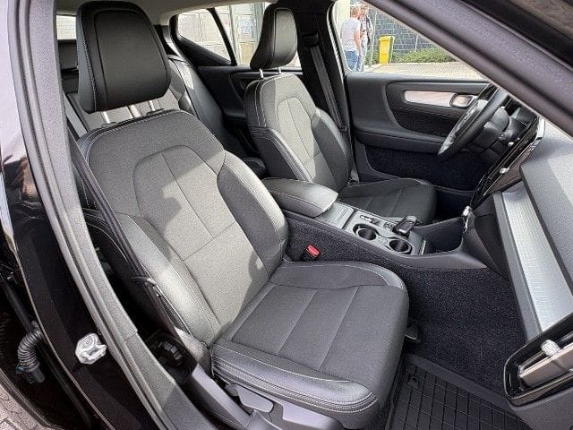 Volvo XC40 2WD Momentum Pro Navi R.Cam SHZ LED foto 13