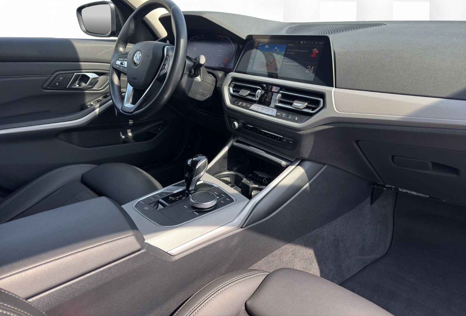 BMW 318 d Touring Automatik*LCProff*LED*Sport*APP* foto 16