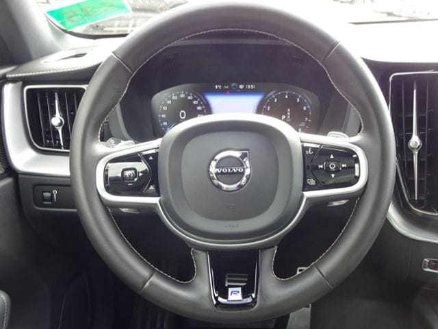 Volvo XC60 B5 R Design AWD Luftfw ACC HUD Standhz PANO foto 14