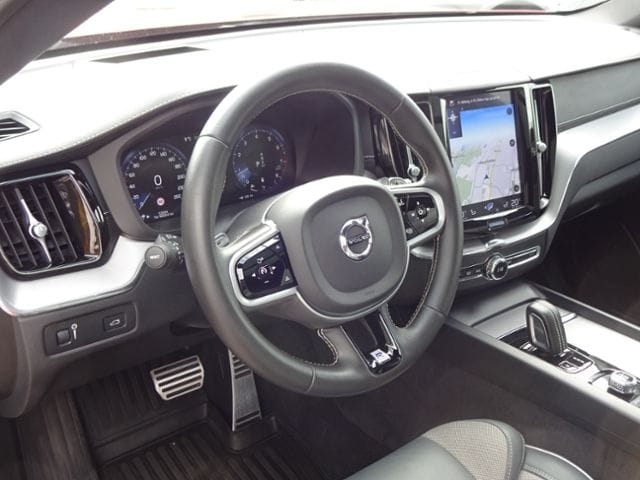 Volvo XC60 B5 R Design AWD Luftfw ACC HUD Standhz PANO foto 15