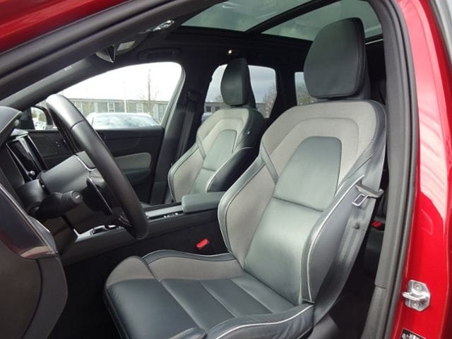 Volvo XC60 B5 R Design AWD Luftfw ACC HUD Standhz PANO foto 16
