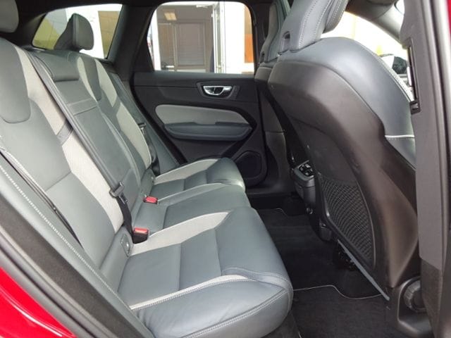 Volvo XC60 B5 R Design AWD Luftfw ACC HUD Standhz PANO foto 18