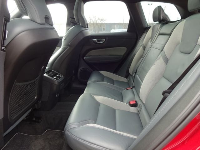 Volvo XC60 B5 R Design AWD Luftfw ACC HUD Standhz PANO foto 19