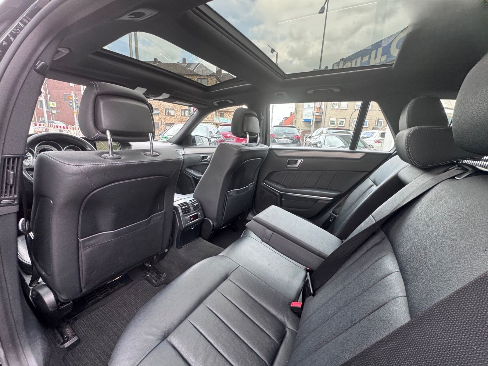 Mercedes-Benz E 220 BlueTec 4Matic AMG-LINE,LEDER,VOLL,EURO6 foto 12