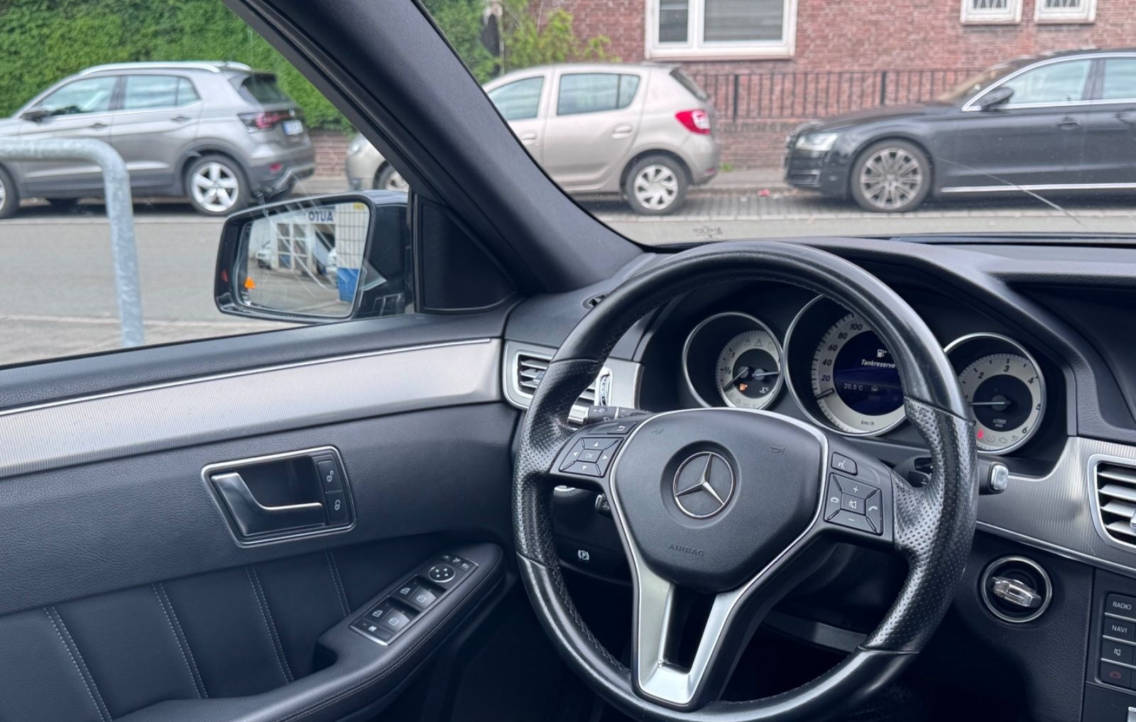 Mercedes-Benz E 220 BlueTec 4Matic AMG-LINE,LEDER,VOLL,EURO6 foto 13