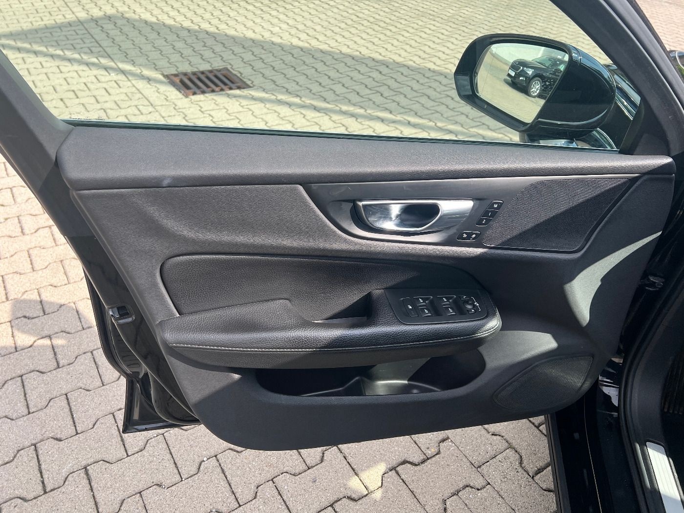 Volvo V60 Kombi D4 Inscription *LED Navi Leder AHK SHZ foto 11