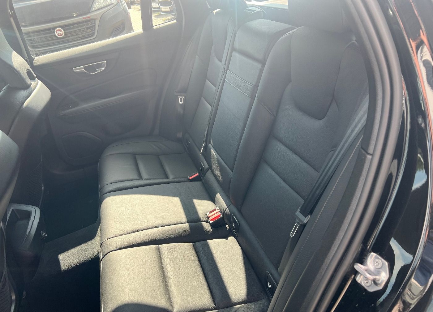 Volvo V60 Kombi D4 Inscription *LED Navi Leder AHK SHZ foto 14