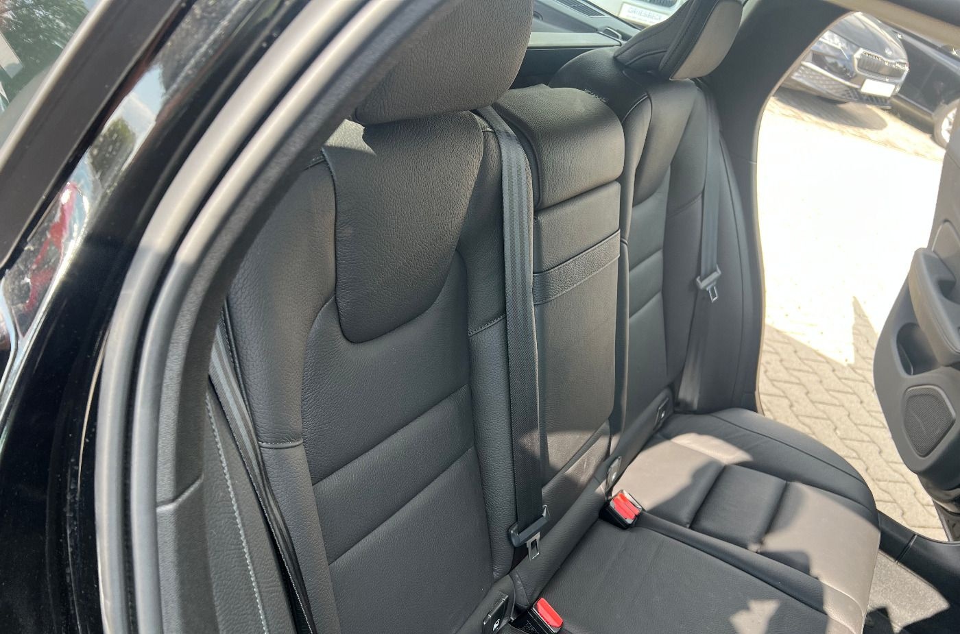 Volvo V60 Kombi D4 Inscription *LED Navi Leder AHK SHZ foto 17