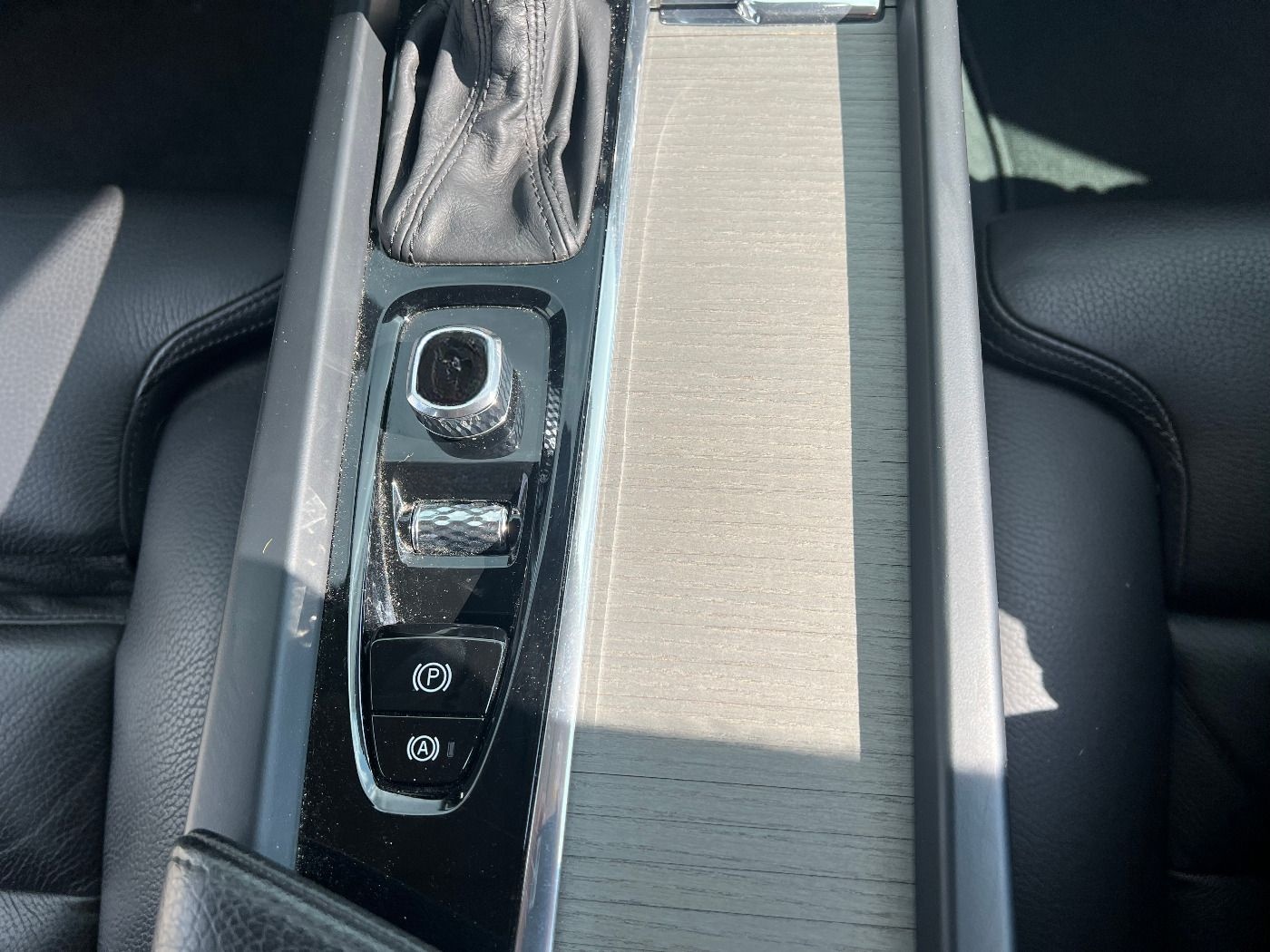 Volvo V60 Kombi D4 Inscription *LED Navi Leder AHK SHZ foto 24